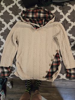 Sweater Shirt W/ Hood Size Xxxl- Fits More like A Large/XL