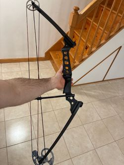 Compound Bow – Lightly Used, Great Condition – Ready to Shoot