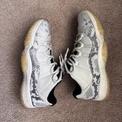 Size 11 Jordan 11’s Snake Light Bone
