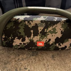JBL Boombox 2 Speaker With Charger 