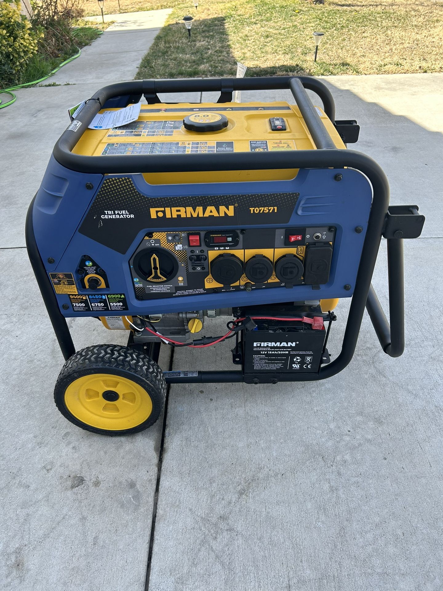 FIRMAN T08071 tri fuel 9.400Watt Portable generator ability to run off of gasoline propane or natural gas with an electric starter