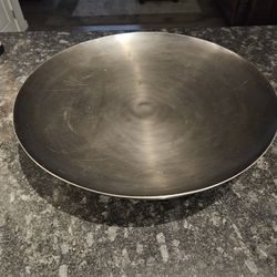 LARGE ROUND METAL CENTERPIECE 