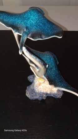 Swimming Manta rays statue
