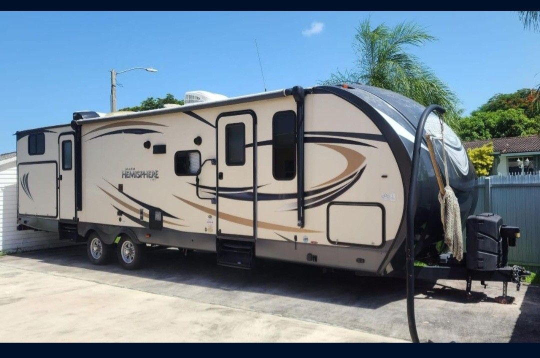 RV / Travel Trailer