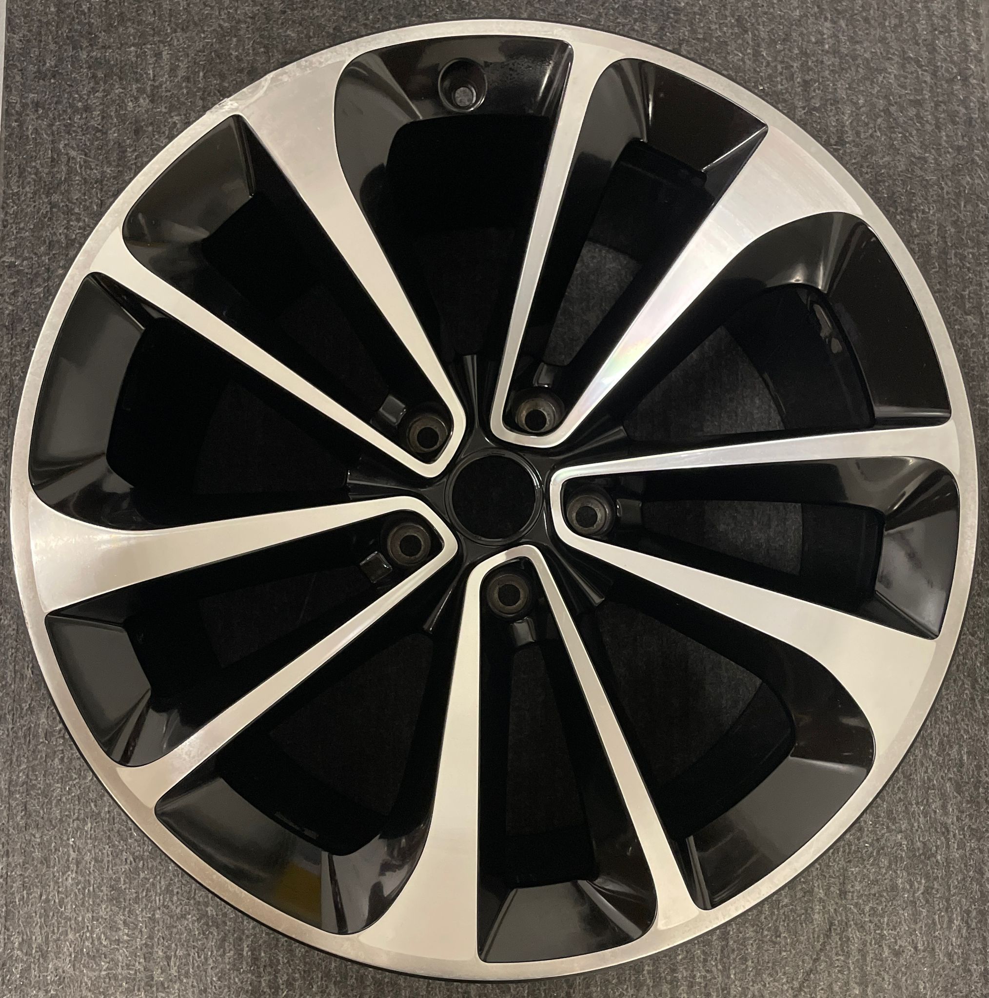 Single (1) one ☝️ Uno 🔥🔥BENTLEY BENTAYGA 2017 21" FACTORY ORIGINAL WHEEL RIM🔥🔥