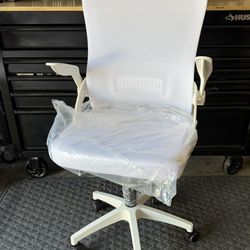 New just assembled ❌ Each one is $30  Pick up Ontario 📍 Home Office Chair Ergonomic Breathable Mesh Chair High Back with Adjustable Height Swivel wit