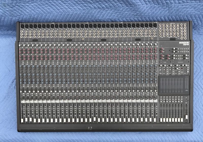 Mackie 32x8 32-channel 8-bus Mixing Console WITH Power Supply 32x8x2