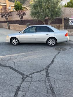 2001 Toyota Avalon XLS – Clean Title – Runs Great – Reliable  $3,200 OBO
