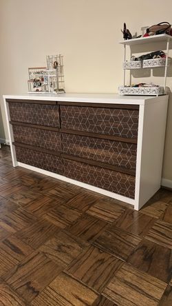 6-Drawer Dresser with Geometric Pattern