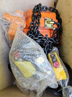 VEVOR 2 Ton Wireless Electric Chain Hoist, 4400 LBS Capacity with 20 FT Lifting Height, IP54 Protection, Three Phase Overhead Crane with G100 Chain
VE
