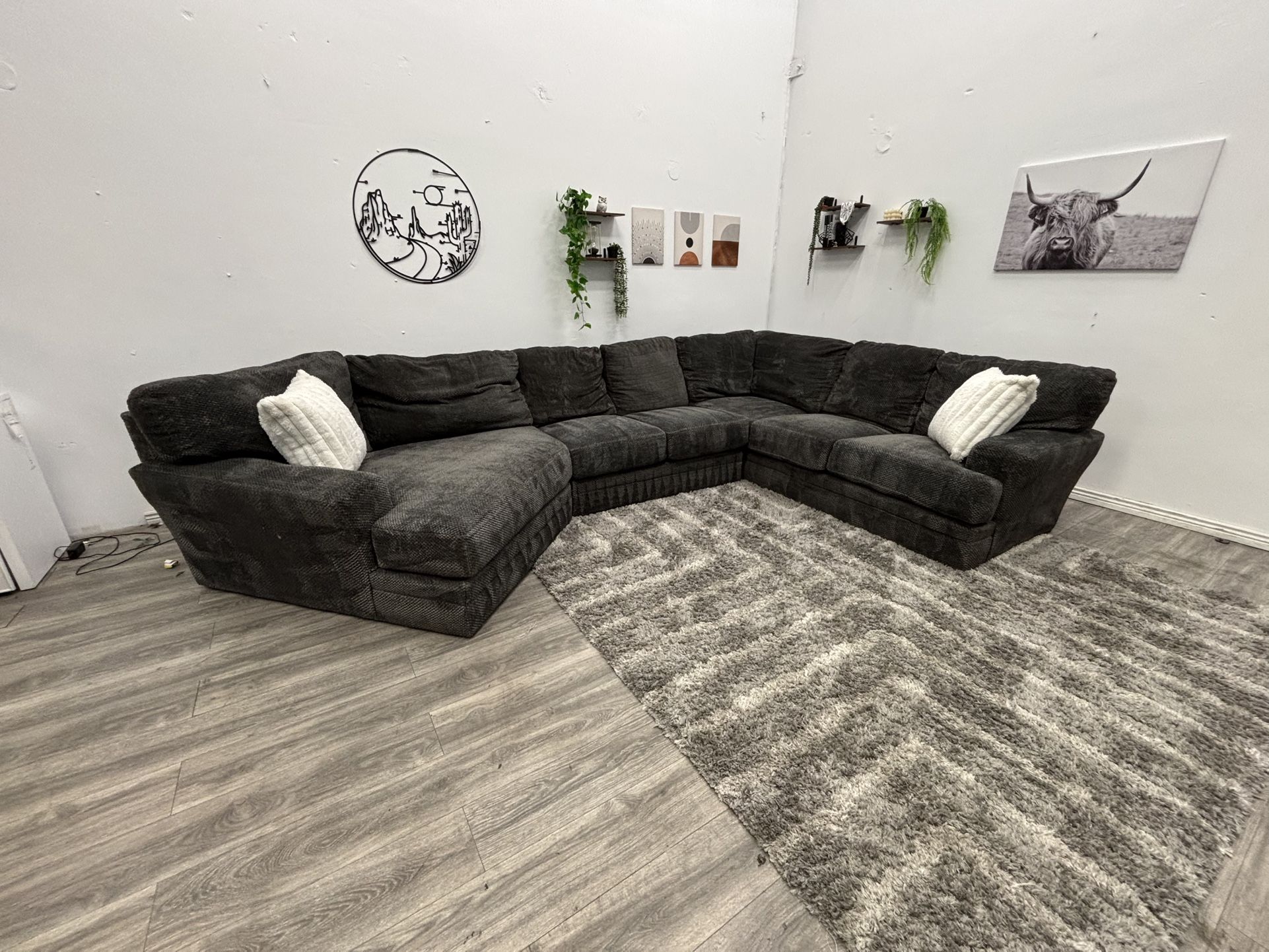 Sectional Couch Mammoth - Free Delivery
