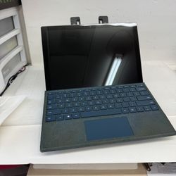 Microsoft Surface Pro 6 (Model 1796) i5-7300U 4GB RAM 128GB SSD Windows 10 Pro – 82% Battery