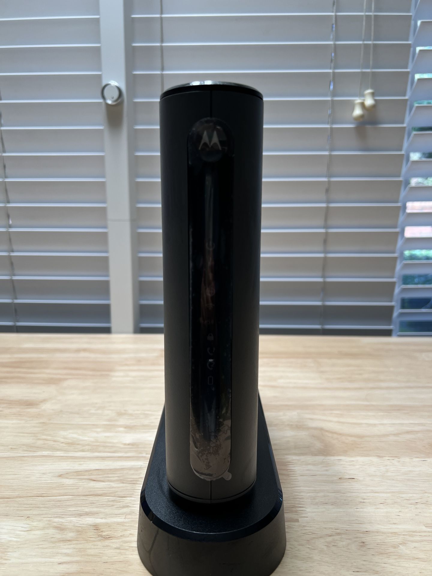 Motorola MT7711 24X8 Cable Modem/Router with Two Phone Ports, DOCSIS 3.0 Modem, and AC1900 Dual Band WiFi Gigabit Router, for Comcast XFINITY Internet