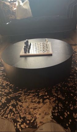 Round coffee table in a perfect condition