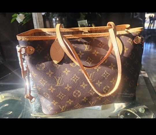 LOUIS VUITTON