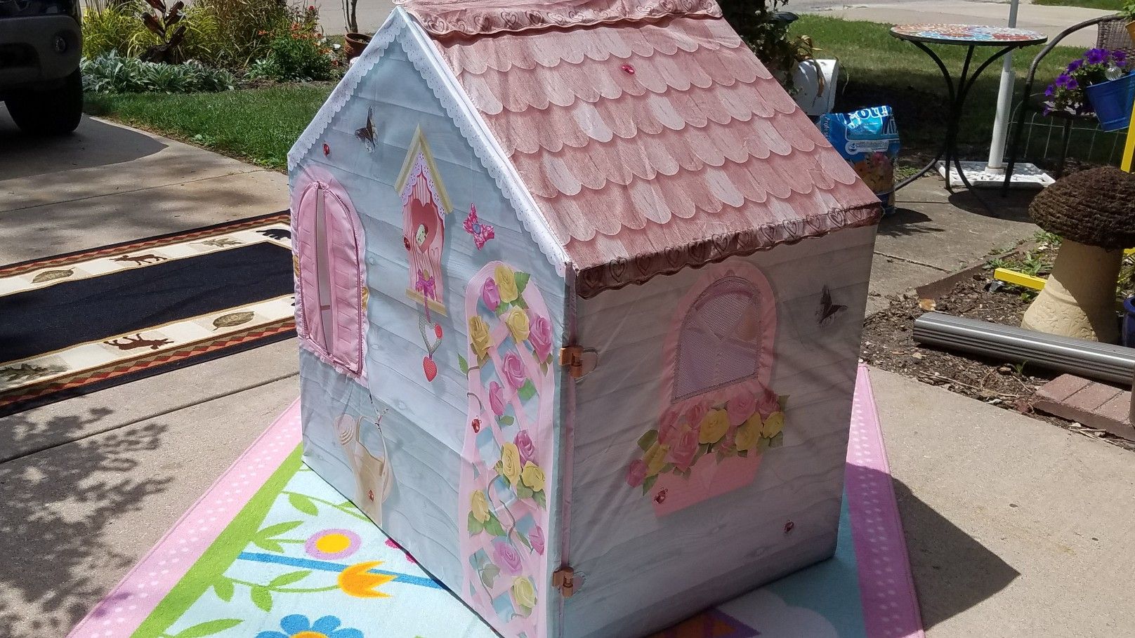 ADORABLE KIDS PLAY COTTAGE