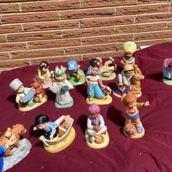 Hummel Figurines U. N. By Country  (14)