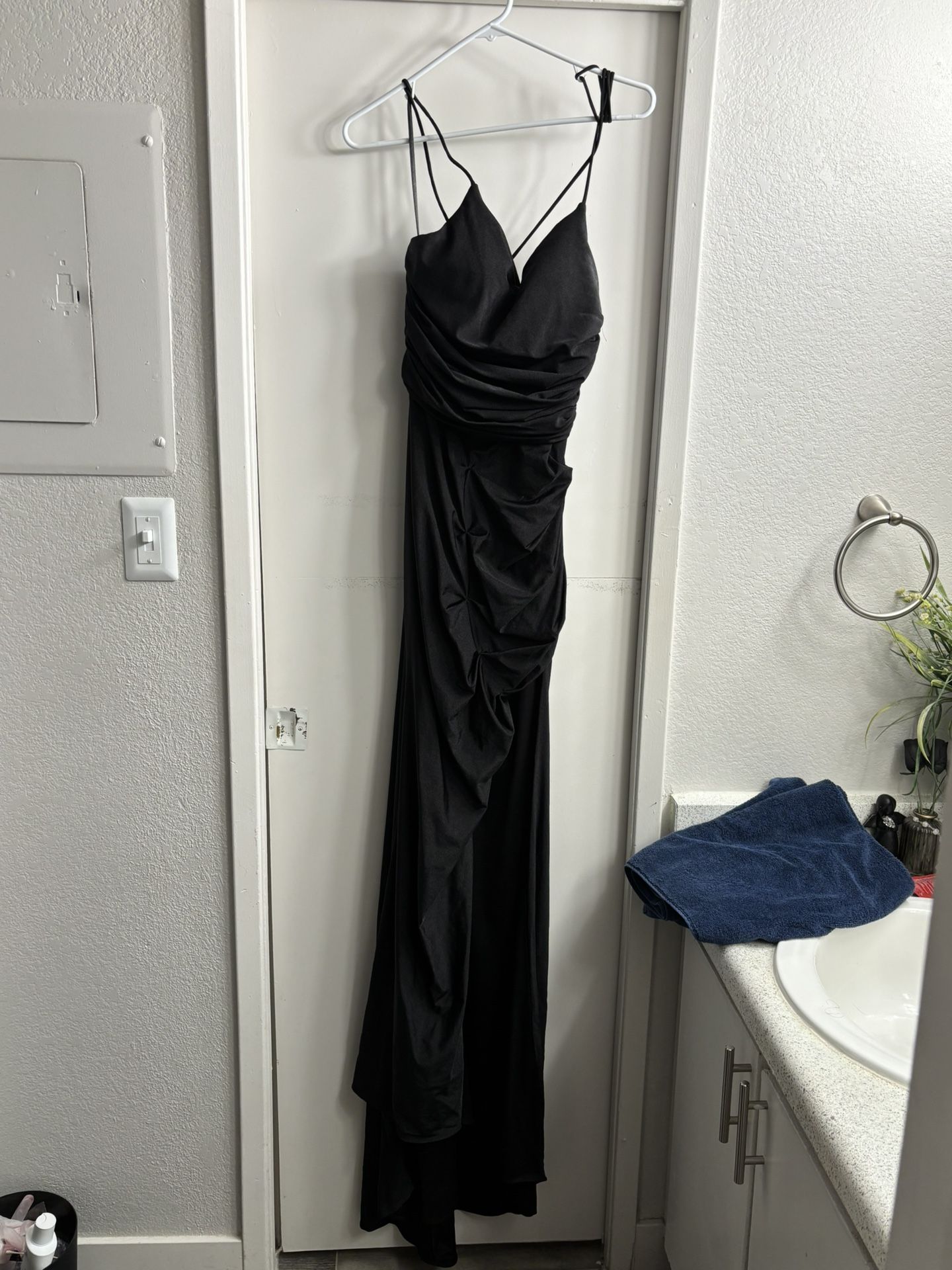 black dress (prom)