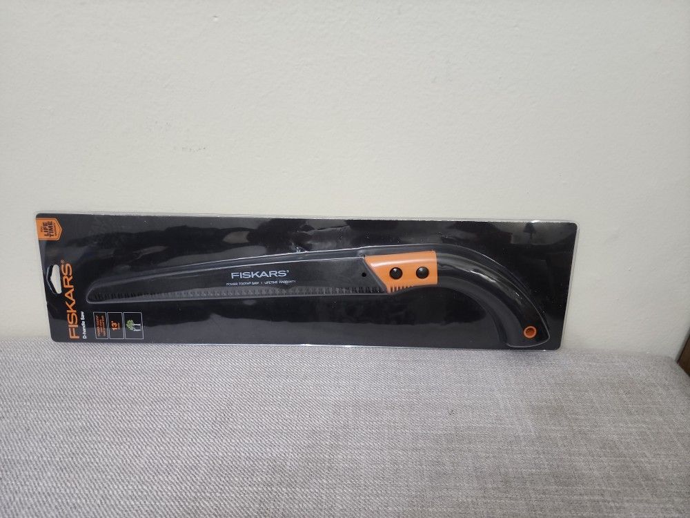 Fiskars 13" Power Tooth D-handle Saw Pruning Cutting Fixed Blade Triple Ground