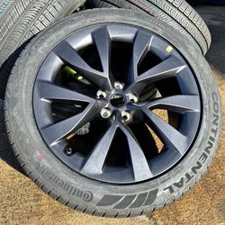 (4) OEM 2025 Tesla Model X 20" Cyberstream Gunmetal Continental TIRES W/ SENSORS