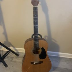 Guitar Missing Top Tuning Peg And String