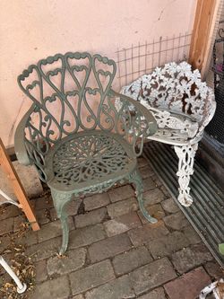 Cast Iron Garden Chairs – Set of 2 / for parts only