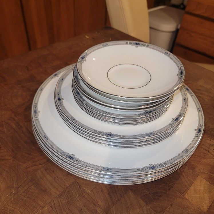 Wedgwood Porcelain 20 Pcs Dining Set