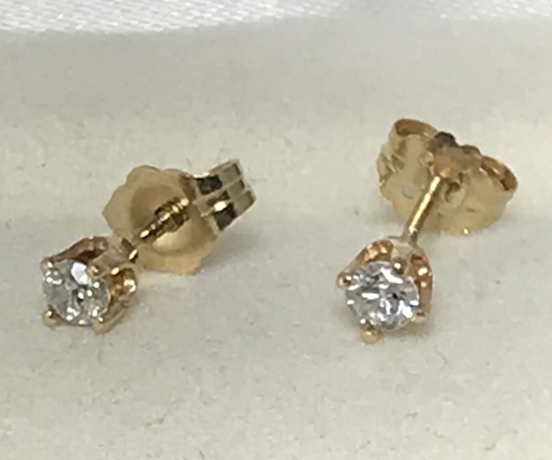 14k Genuine Natural Diamond Stud Earrings ~ .20TCW ~ I1 Clarity H-I Color.
