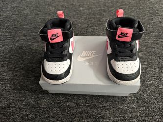 🔥 NIKE COURT FORCE 1 BLACK/WHITE/SUNSET PULSE Size 5c (toddler)🔥