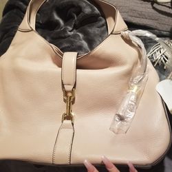 GILI HOBO needs to go!