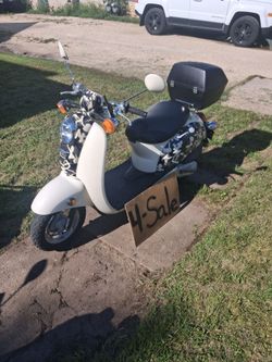 Gas Moped Scooter with Rear Top Box