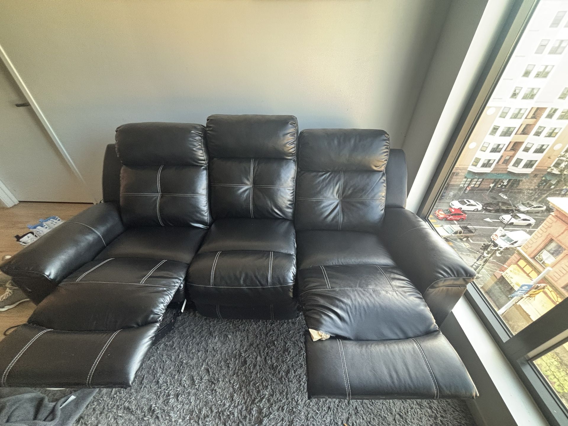 Need It Gone ASAP COUCH FOR SALE 🛋️‼️‼️