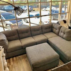 Maier Charcoal RAF Sectional /couch /Living room set