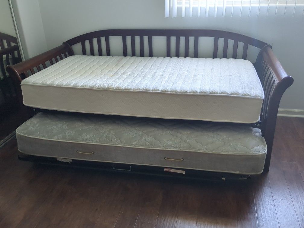 Twin Trundle Daybed With Mattresses