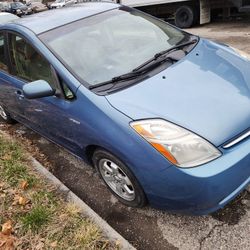 TOYOTA PRIUS (RUNS & DRIVES) 