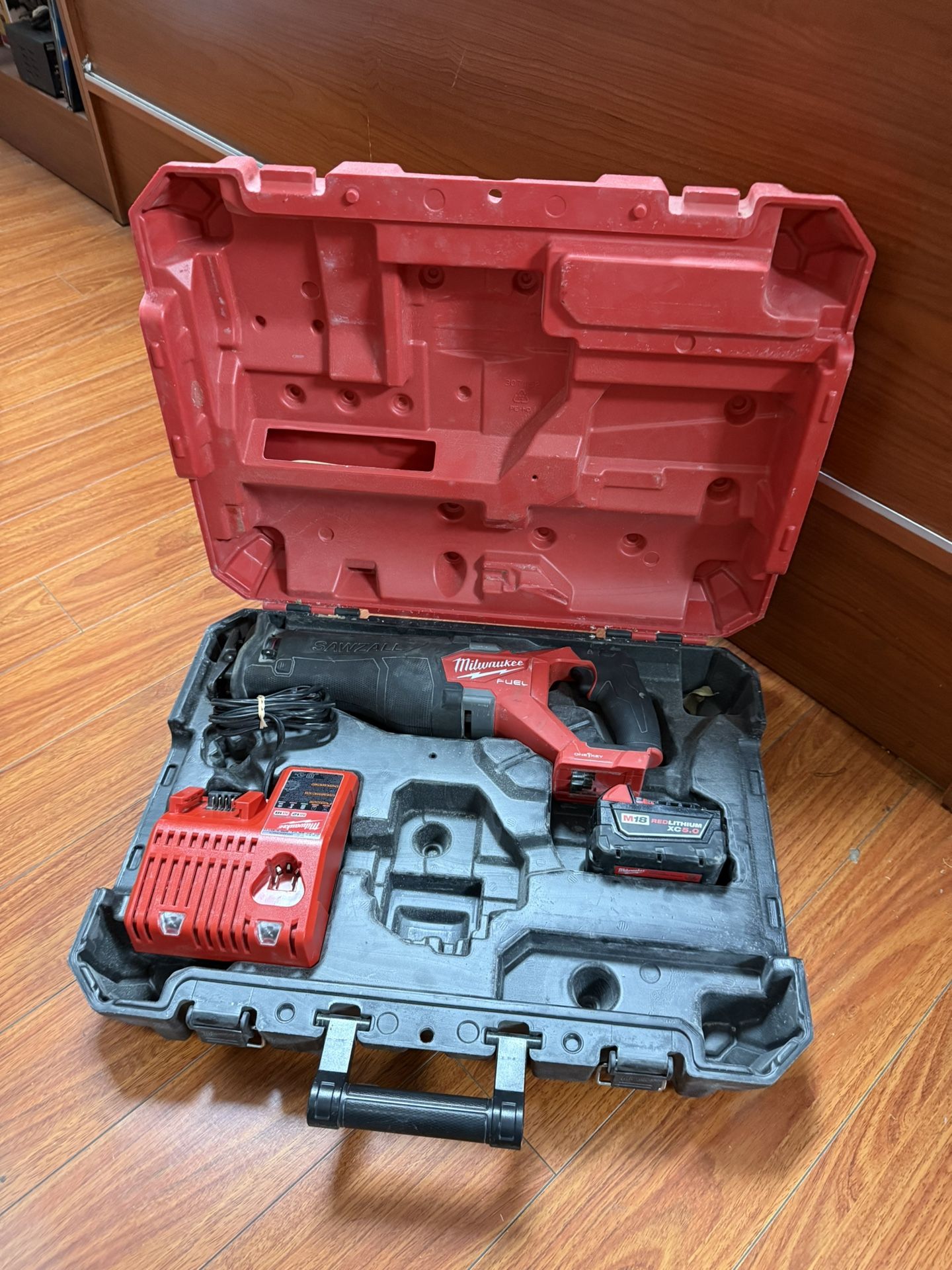 Milwaukee M18 FUEL ONE-KEY Brushless SAWZALL W Battery & Charger