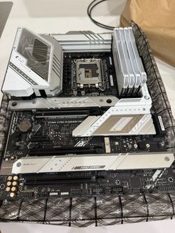 ROG Strix Z790-A WiFi motherboard with 32GB of Ram