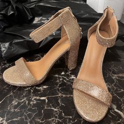 7 1/2 Bling Rose Gold Heels. 
