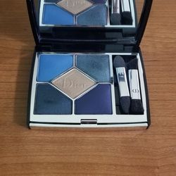 *Dior* (279 DENIM) 5 Color Eyeshadow Pallet (only been swatched) 