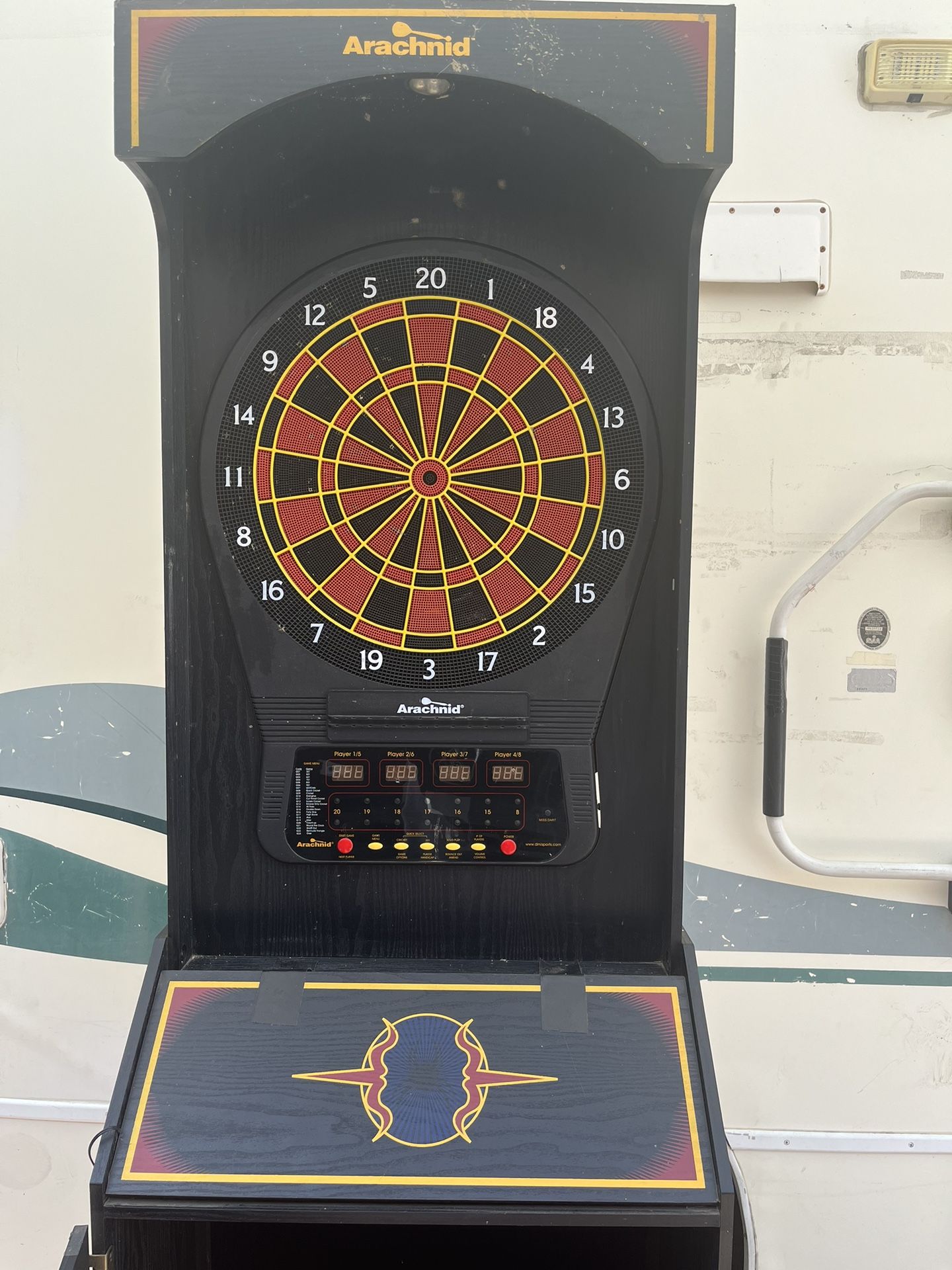 Arachnid Cricket Pro 650 Standing Electronic Dartboard Comes With 2 Darts Look In The Description