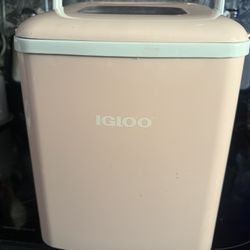 Light Pink Igloo Counter Icemaker