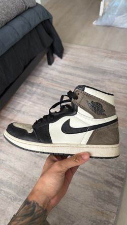 Air Jordan 1 Retro High OG ‘Dark Mocha’ - Size 9