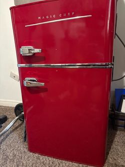 Retro style mini fridge