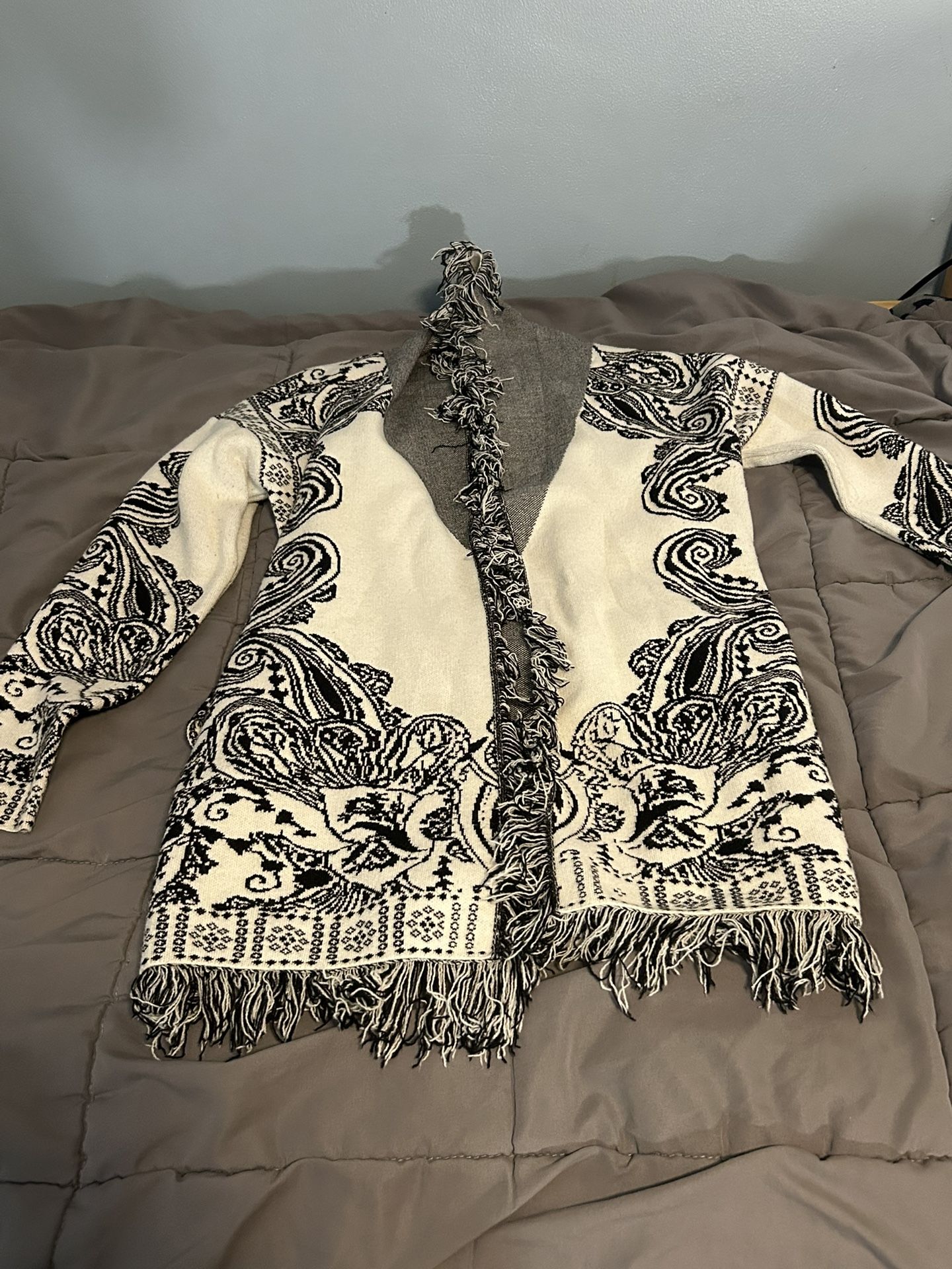 Sioni Cardigan Sweater With Belt And Fringe Black And White Print - Long Sleeve