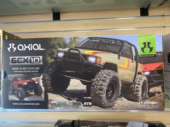 Axial SCX10 III 1987 Toyota SR5 1/10 Scale Crawler