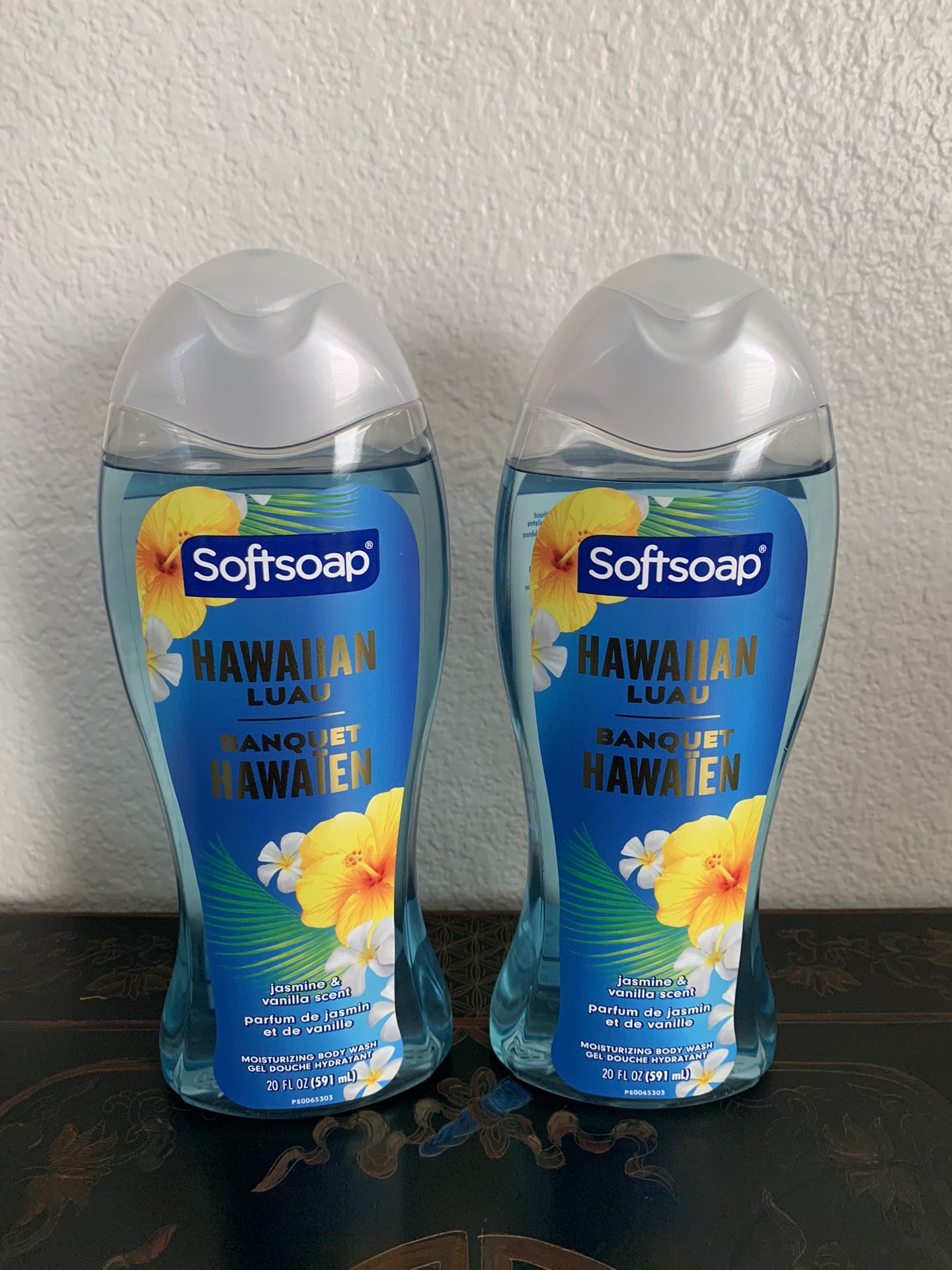 Softsoap Moisturizing Body Wash, All Skin Types, Hawaiian Luau, Jasmine and Vanilla, 20 fl oz Bottle. New $7.00 for