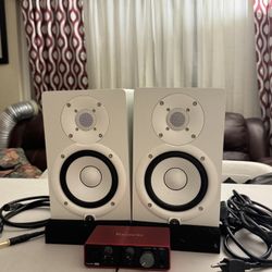 Yamaha HS5 (PAIR) White + Focusrite Scarlett Solo 3rd Gen Audio Interface