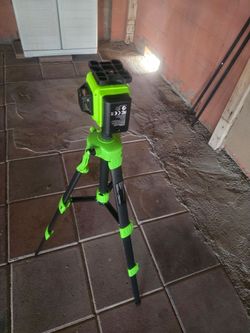 Self/leveling laser level