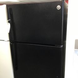 GE 15 Cu Ft Top And Bottom Fridge. 1 year Warranty 