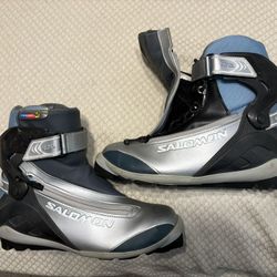 New Click In Cross Country Nordic Salomon Ski Boots Size9 10